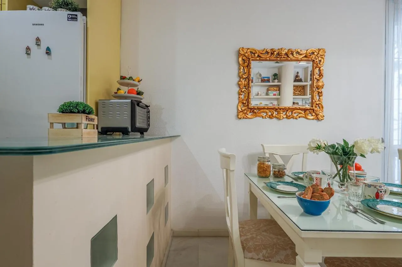 Chic&Luminoso-Wifiac/Elegant Apt In Salvador 2 Br Seville 0*,  Spain